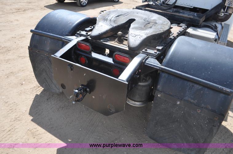 image for item F2344 1995 Freightliner FLD semi truck