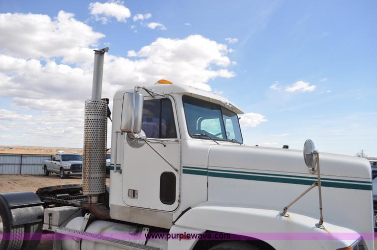 image for item F2344 1995 Freightliner FLD semi truck