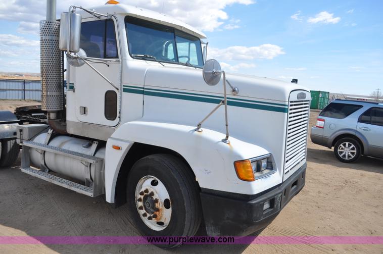 image for item F2344 1995 Freightliner FLD semi truck
