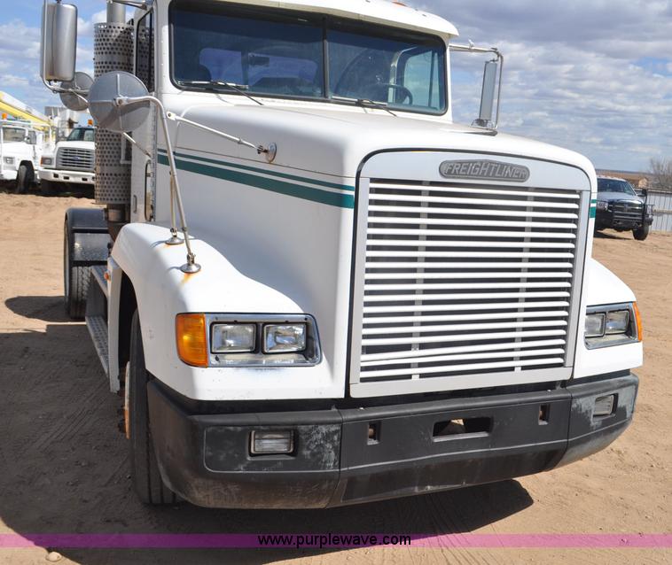 image for item F2344 1995 Freightliner FLD semi truck