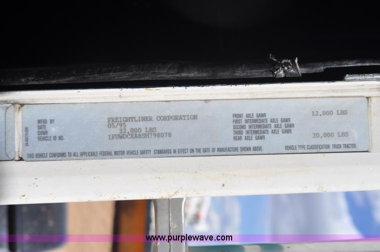 image for item F2344 1995 Freightliner FLD semi truck