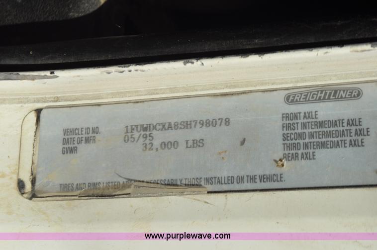 image for item F2344 1995 Freightliner FLD semi truck