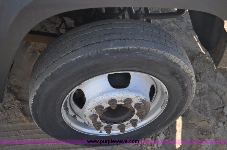 image for item F2347 2009 Dodge Ram 4500HD SLT Quad Cab flatbed truck