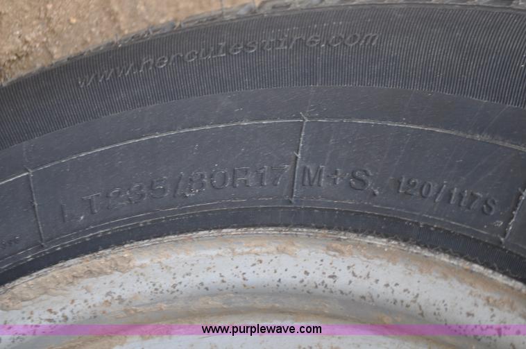 image for item F2352 2007 Dodge Ram 3500 Quad Cab flatbed truck