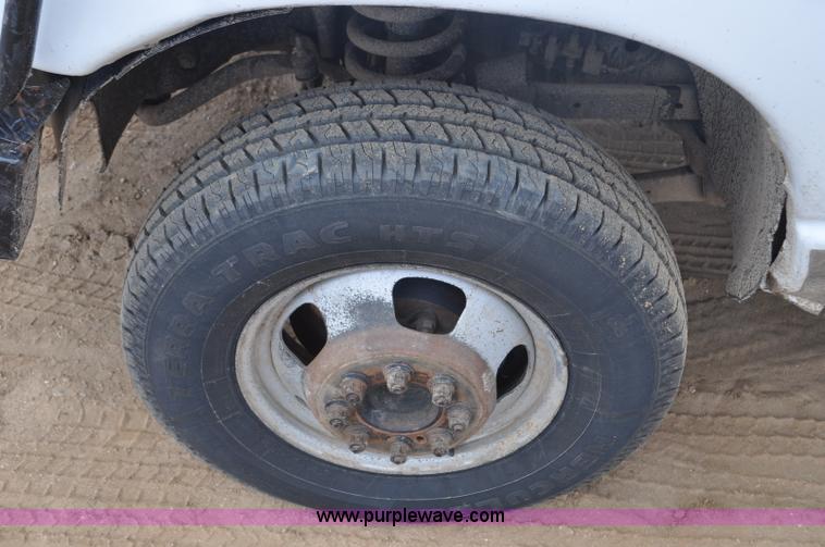 image for item F2352 2007 Dodge Ram 3500 Quad Cab flatbed truck