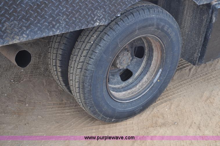 image for item F2352 2007 Dodge Ram 3500 Quad Cab flatbed truck