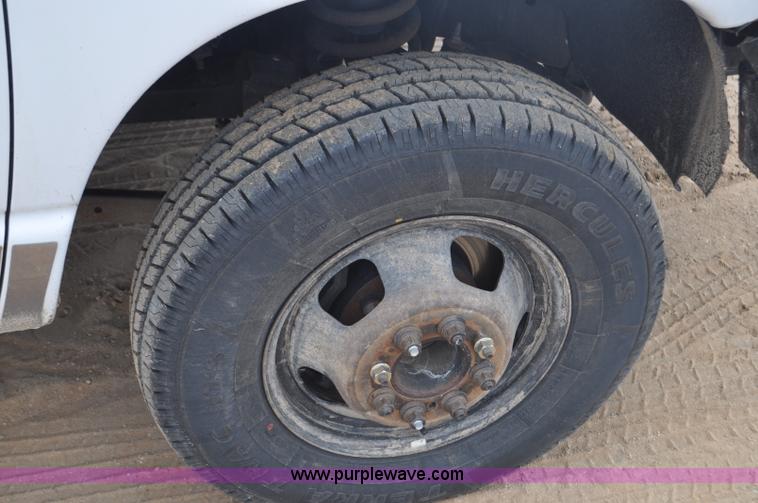 image for item F2352 2007 Dodge Ram 3500 Quad Cab flatbed truck