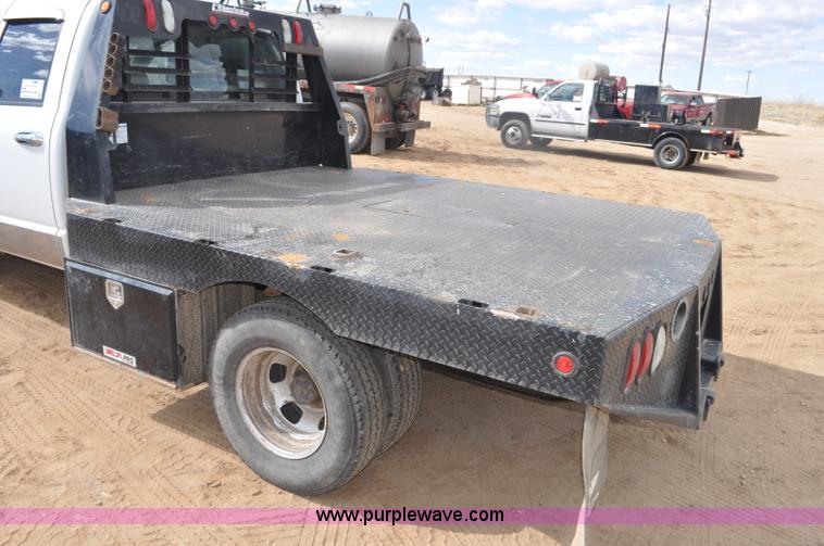 image for item F2352 2007 Dodge Ram 3500 Quad Cab flatbed truck