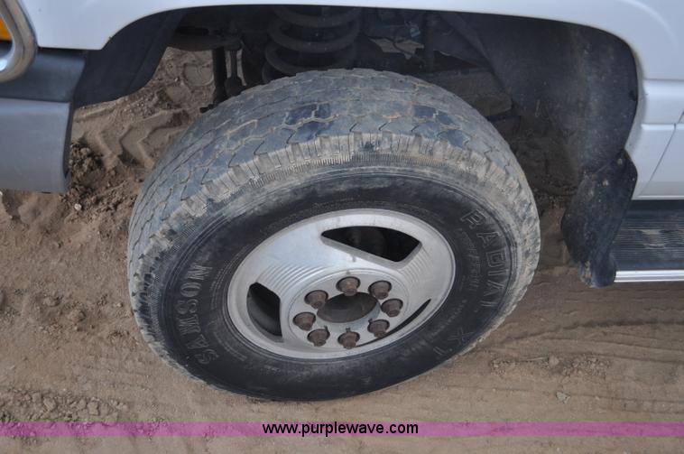 image for item F2353 1999 Dodge Ram 3500 Laramie SLT flatbed truck