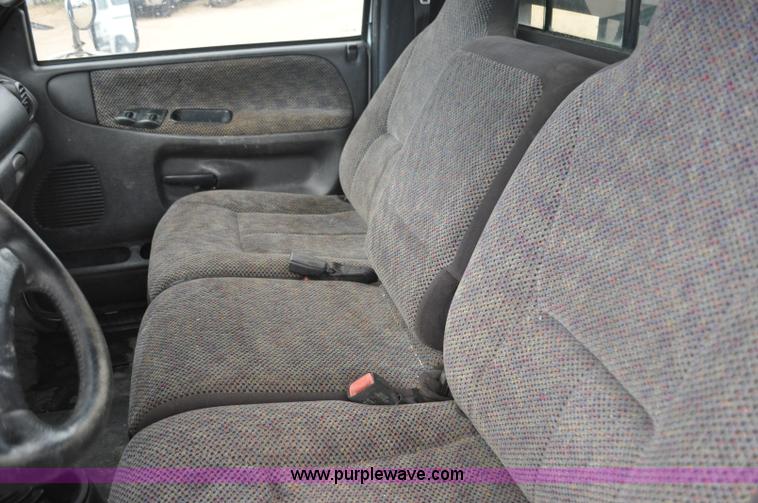 image for item F2353 1999 Dodge Ram 3500 Laramie SLT flatbed truck