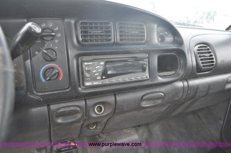 image for item F2353 1999 Dodge Ram 3500 Laramie SLT flatbed truck