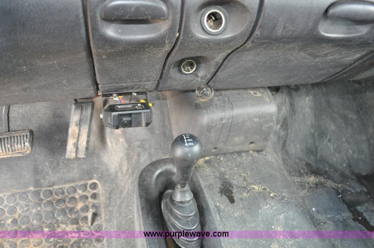 image for item F2353 1999 Dodge Ram 3500 Laramie SLT flatbed truck