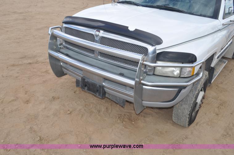 image for item F2353 1999 Dodge Ram 3500 Laramie SLT flatbed truck