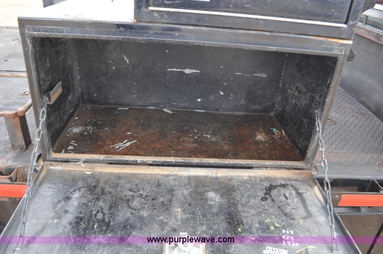 image for item F2353 1999 Dodge Ram 3500 Laramie SLT flatbed truck