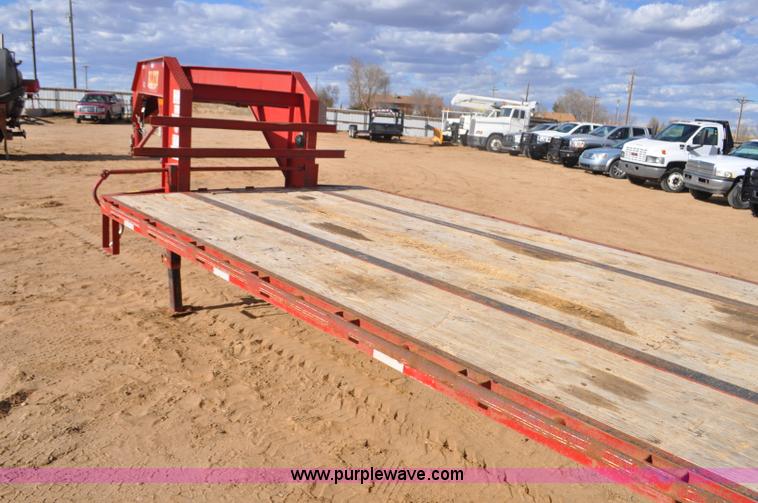 image for item F2357 2010 Elite GN equipment trailer