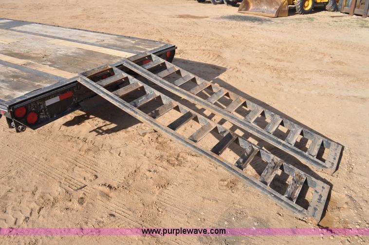 image for item F2358 2012 Elite GN equipment trailer