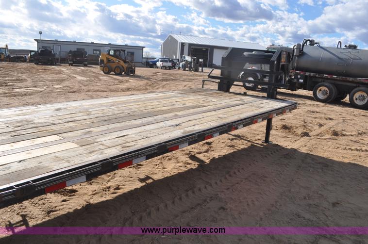 image for item F2358 2012 Elite GN equipment trailer