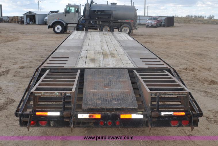 image for item F2359 2010 Elite GN equipment trailer