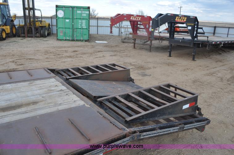 image for item F2359 2010 Elite GN equipment trailer