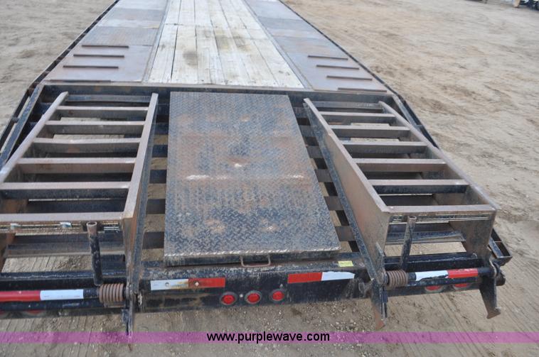 image for item F2359 2010 Elite GN equipment trailer