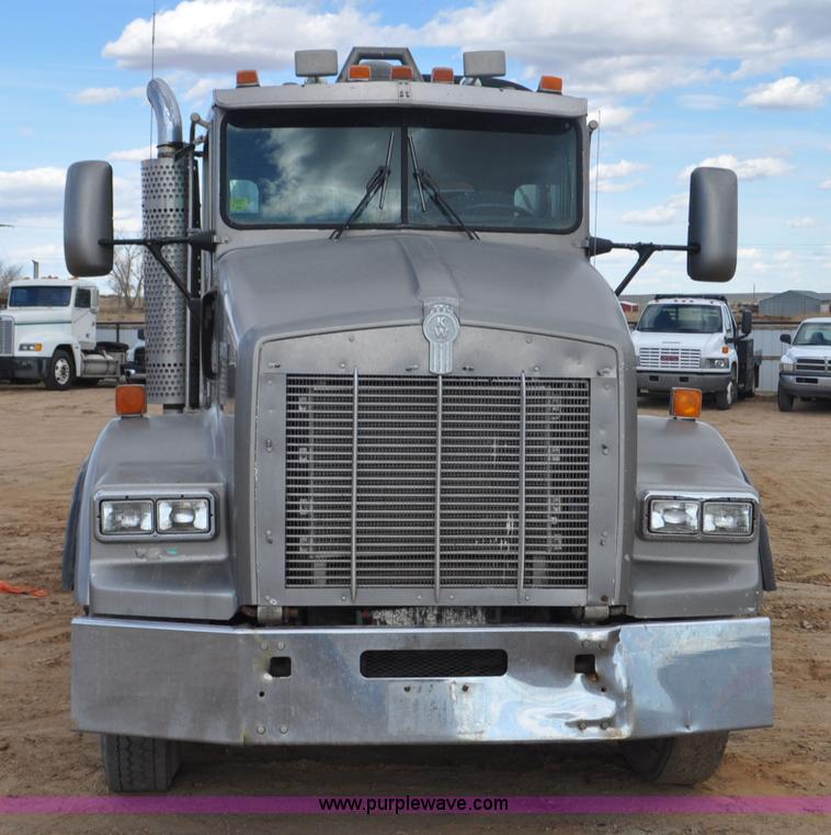 image for item F2366 1995 Kenworth T800 vacuum truck