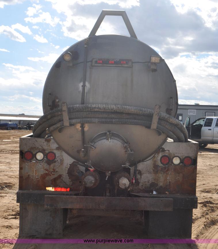 image for item F2366 1995 Kenworth T800 vacuum truck