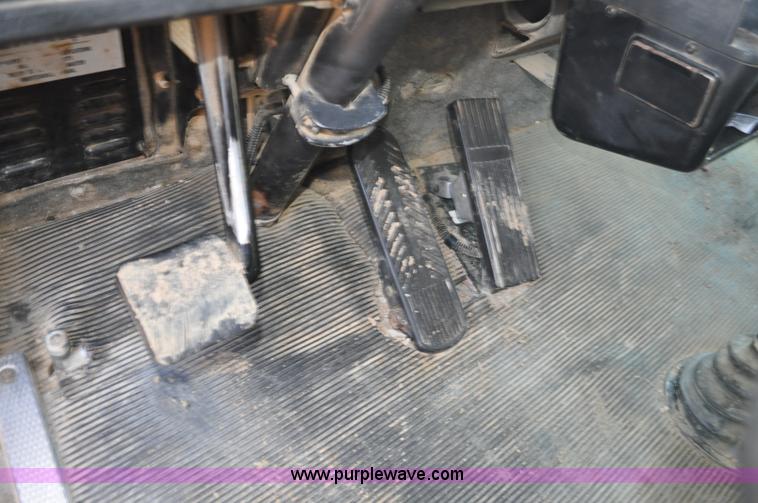 image for item F2366 1995 Kenworth T800 vacuum truck