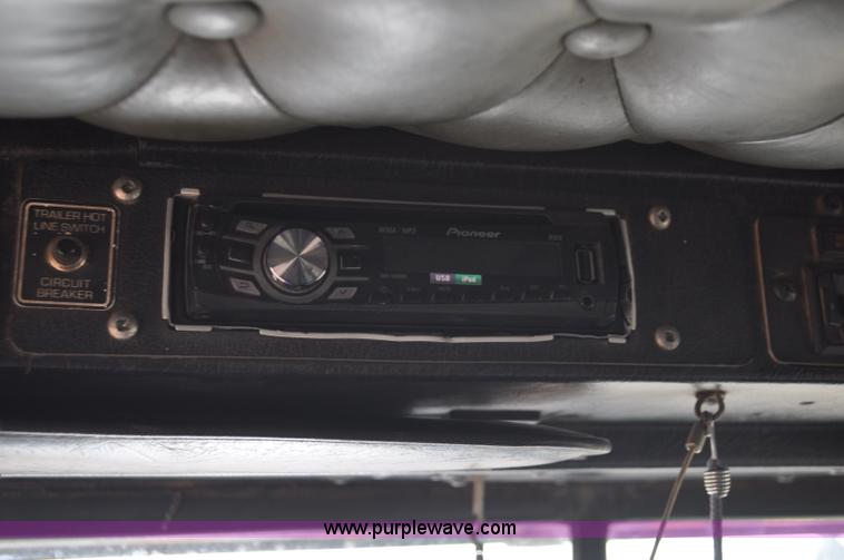 image for item F2366 1995 Kenworth T800 vacuum truck