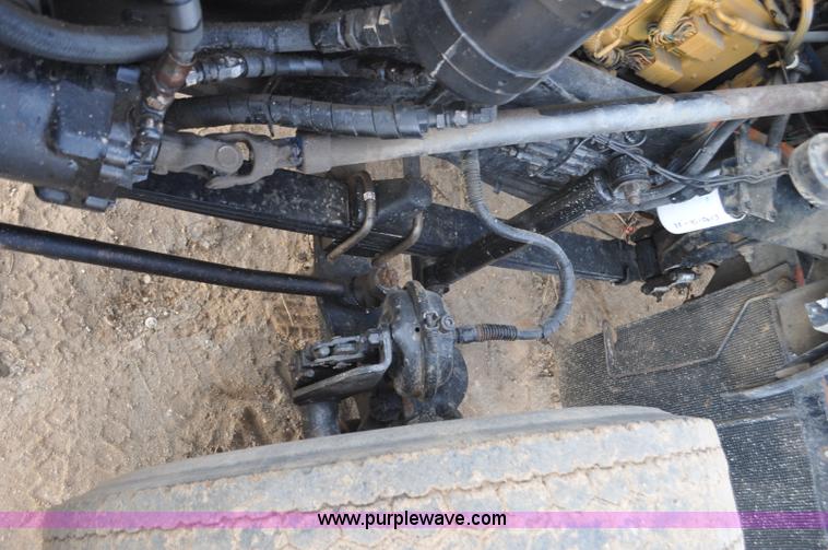 image for item F2366 1995 Kenworth T800 vacuum truck