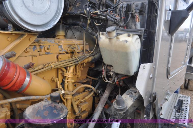 image for item F2366 1995 Kenworth T800 vacuum truck