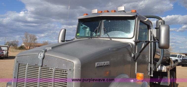 image for item F2366 1995 Kenworth T800 vacuum truck
