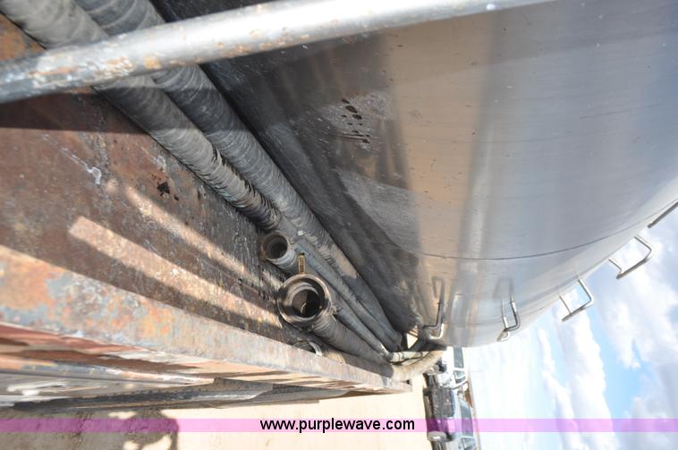 image for item F2366 1995 Kenworth T800 vacuum truck