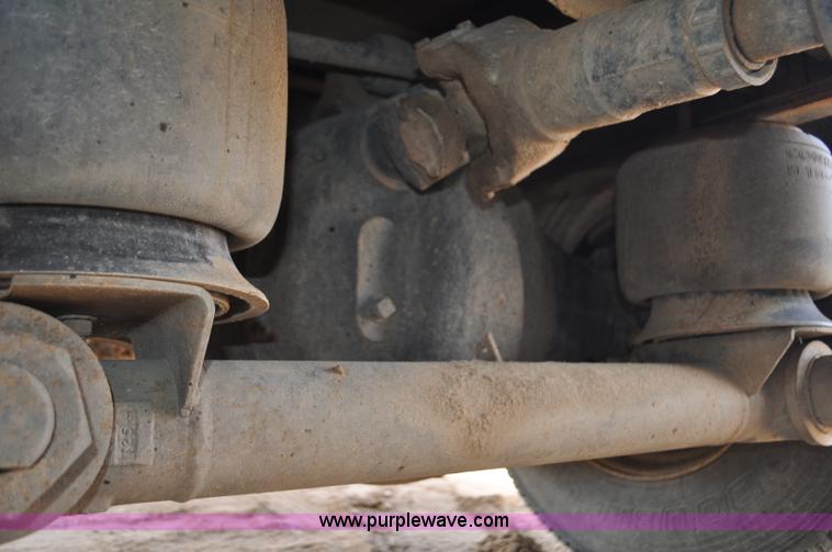 image for item F2366 1995 Kenworth T800 vacuum truck