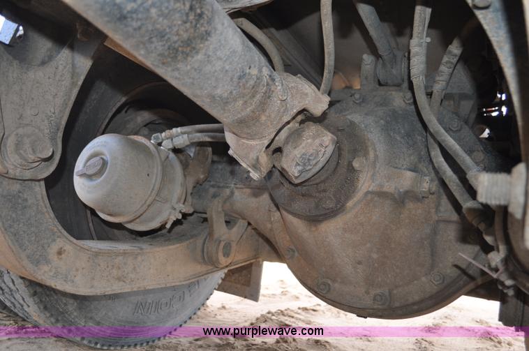 image for item F2366 1995 Kenworth T800 vacuum truck