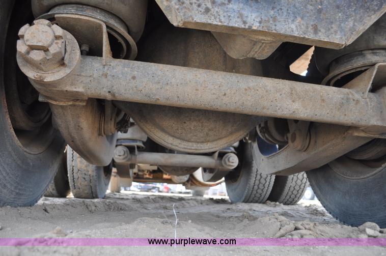 image for item F2366 1995 Kenworth T800 vacuum truck