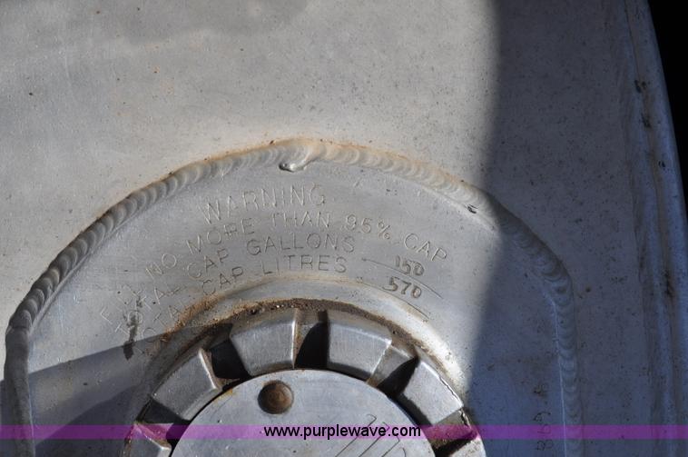 image for item F2366 1995 Kenworth T800 vacuum truck