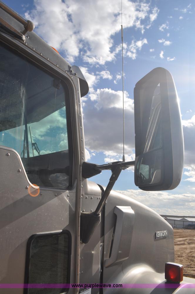 image for item F2366 1995 Kenworth T800 vacuum truck