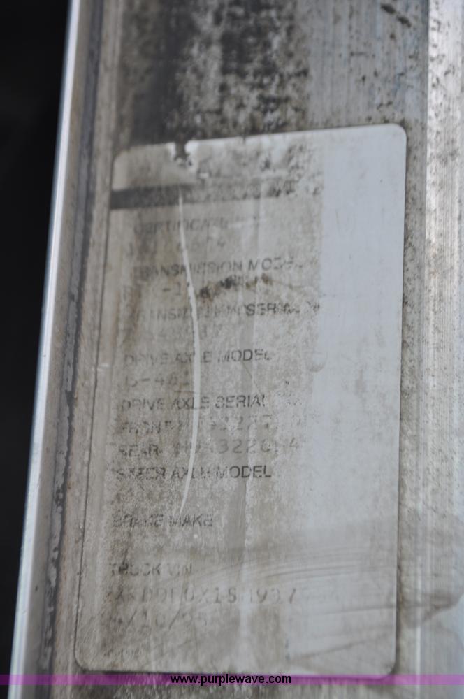 image for item F2366 1995 Kenworth T800 vacuum truck