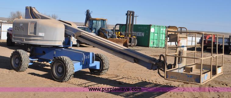 image for item F2371 2001 Genie S-40 boom lift