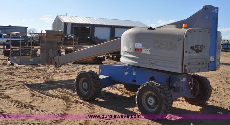 image for item F2371 2001 Genie S-40 boom lift