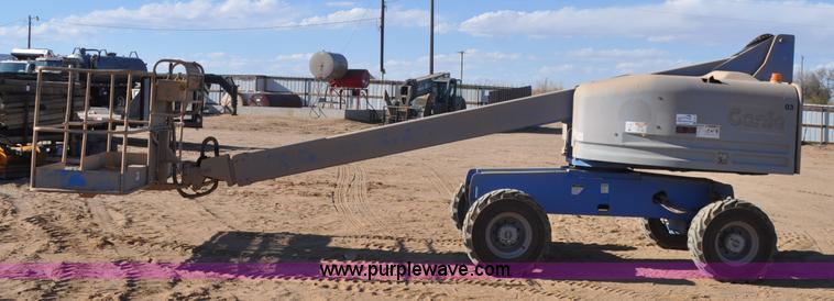 image for item F2371 2001 Genie S-40 boom lift