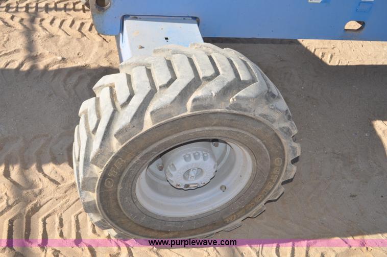 image for item F2371 2001 Genie S-40 boom lift