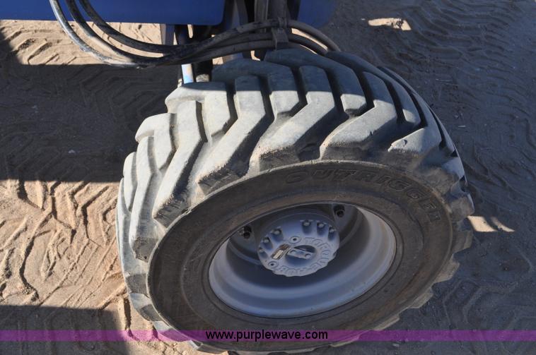 image for item F2371 2001 Genie S-40 boom lift