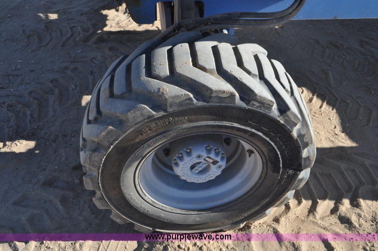 image for item F2371 2001 Genie S-40 boom lift