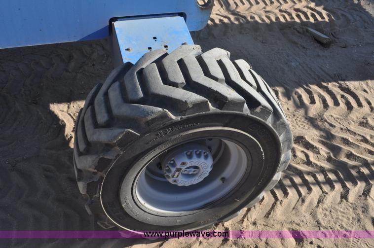 image for item F2371 2001 Genie S-40 boom lift