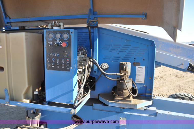 image for item F2371 2001 Genie S-40 boom lift