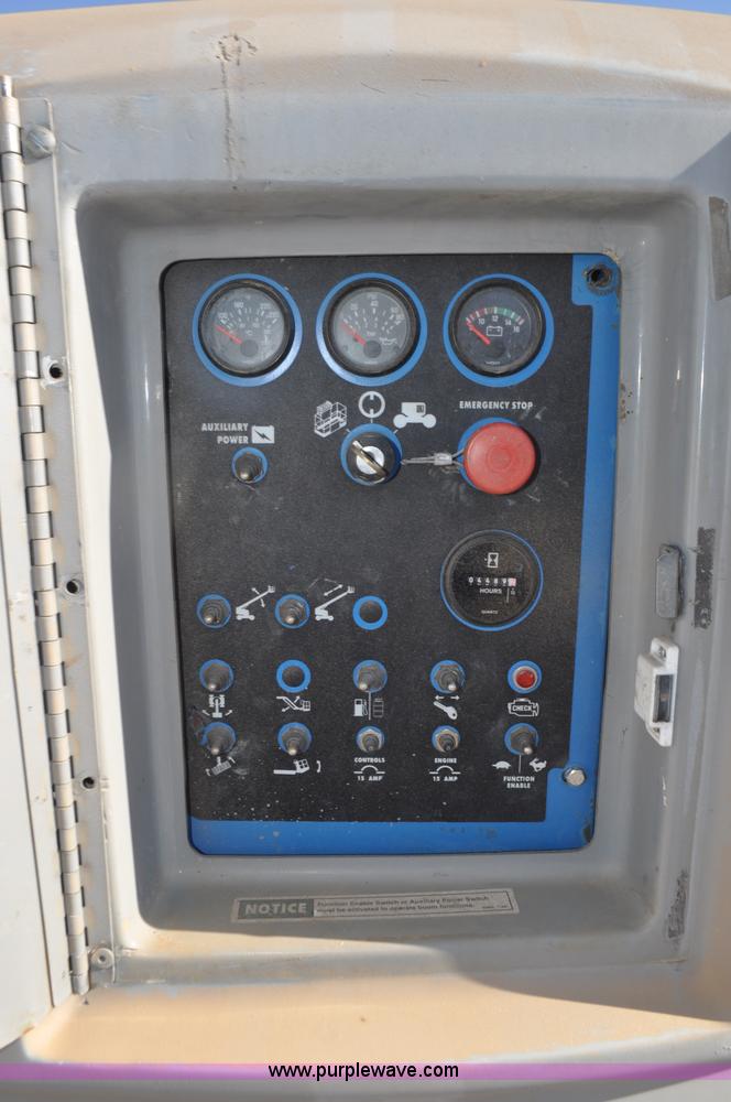 image for item F2371 2001 Genie S-40 boom lift