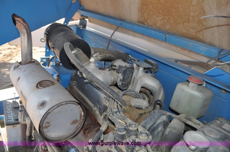 image for item F2371 2001 Genie S-40 boom lift