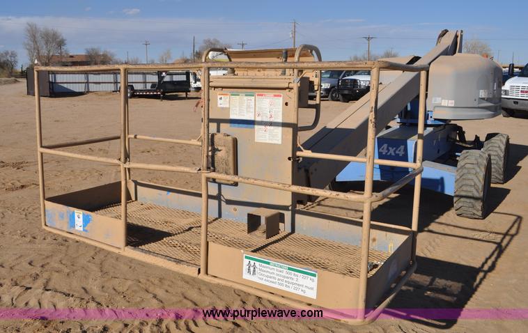 image for item F2371 2001 Genie S-40 boom lift