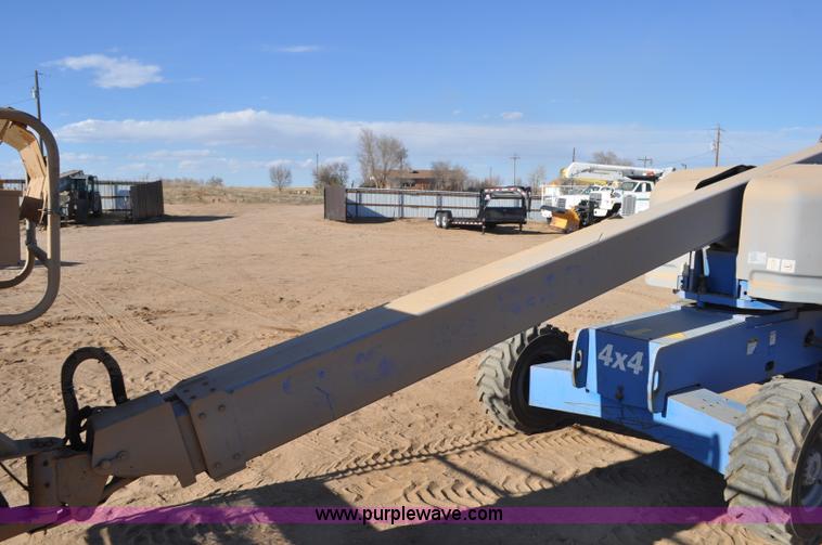 image for item F2371 2001 Genie S-40 boom lift